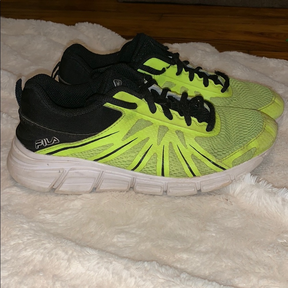 Boys sneakers size 5